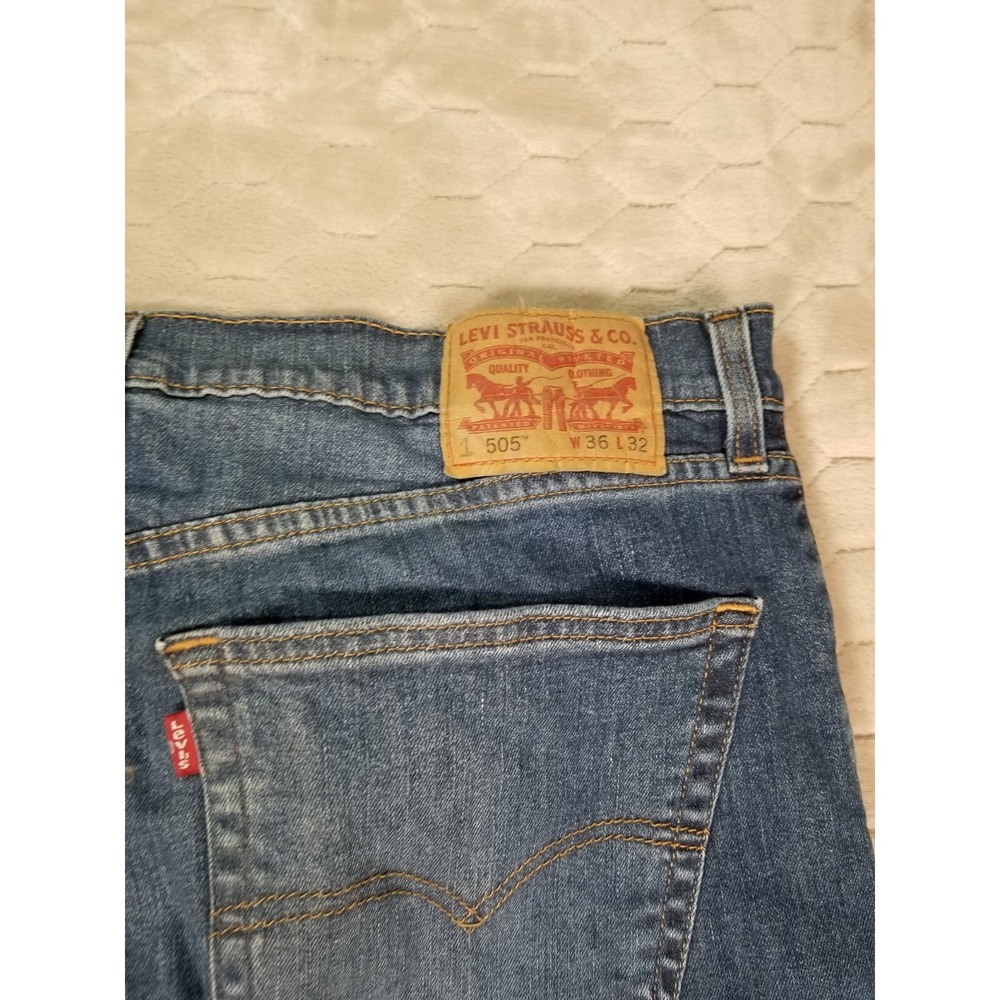Levis 505 Straight Leg Medium Wash Jeans Fades Tag 36x32 Fits 36x31 See Pics - Picture 15 of 16
